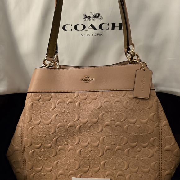 Coach Handbags - Coach Lexy Shoulder Bag